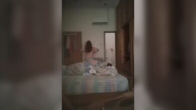 偷拍可愛妹妹洗澡換衣