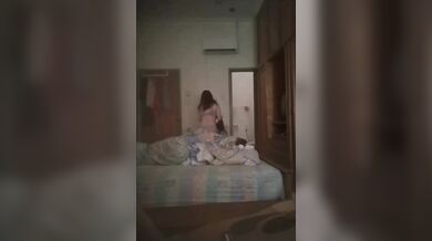 偷拍可愛妹妹洗澡換衣