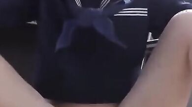 制服 おしっこ