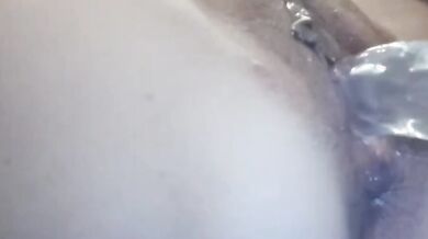 肉肉女生自慰一直漏水