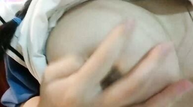 巨乳高中妹抓奶挖穴