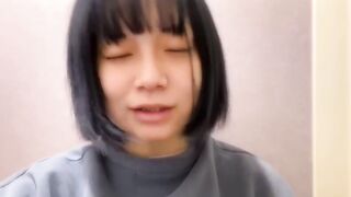 可愛日本女生脫光自摸給你欣賞