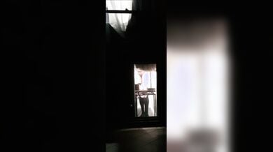 偷拍大學女宿舍女學生在窗簾半開情況下脫裙子內褲沒想到下面毛這麼多
