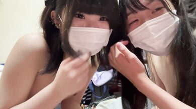女の子2人で觸り合いっこ