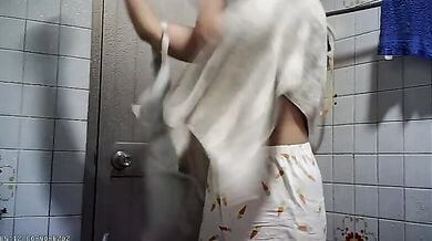 偷拍親姐姐洗澡舊篇重發