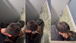 大學生情侶偷偷在衛生間做愛