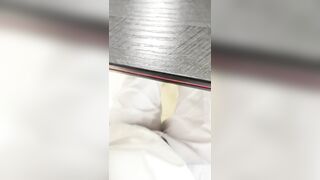 大學騷貨上課脫內褲綁頭發