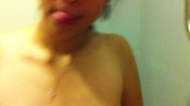 馬來西亞大學妹子在公共厠所幫男友口交