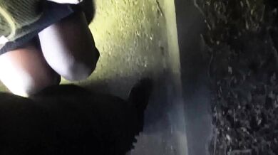 中国人カップルが路上でセックスしながら自撮り