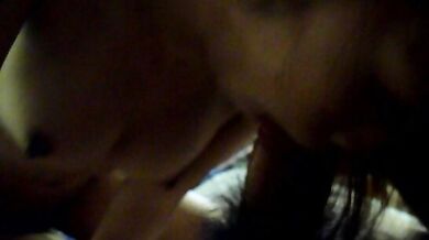 Cô gái Đài Loan được quan hệ tình dục bằng miệng bằng cách ấn đầu cô ấy