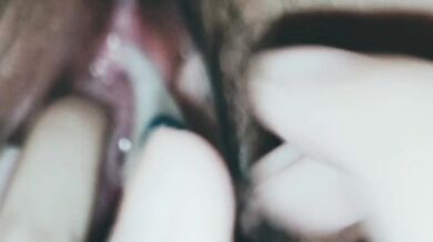 対照的な高校生美人の歯ブラシオナニー2