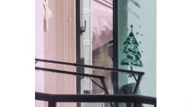 天氣太熱了！肥鄰居不穿衣會舒服些！