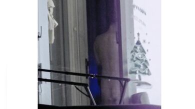 天氣太熱了！肥鄰居不穿衣會舒服些！