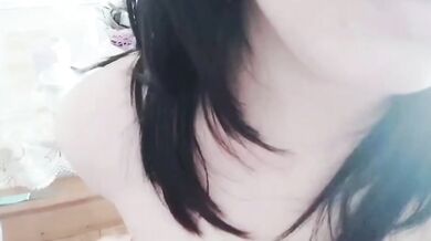 巨乳母狗抓奶摳穴淫水牽絲