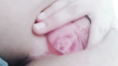 巨乳母狗抓奶摳穴淫水牽絲