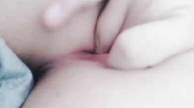 巨乳母狗抓奶摳穴淫水牽絲