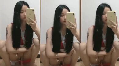 Temperament girl M legs riding fake cock