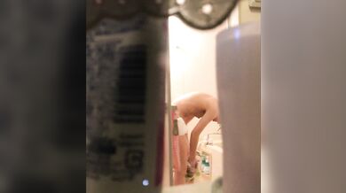 Cấp bách! Rõ ràng tư thế của cô gái sinh viên đại học lúc này rất đẹp