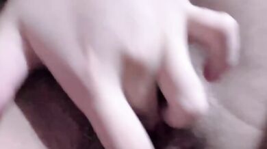 肉感少女のオナニー