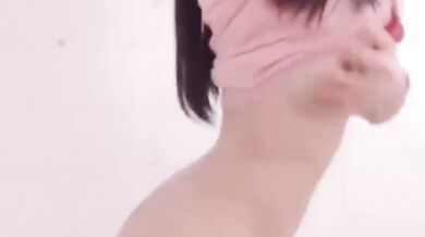 馬來西亞騷女在男廁自拍露出