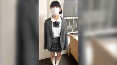 vo,5神レベル女子です。身體検査でパンティの奧にある生えかけのマンマンを曝け出すスポブラ制服女子