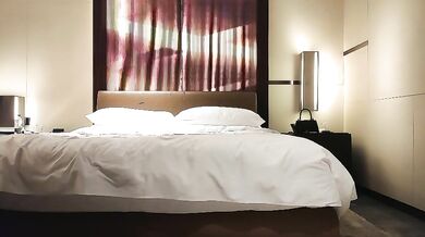 Xiaobao Xunhua, người dẫn chương trình nổi tiếng trên mạng, có thân hình mảnh khảnh và quỷ dị