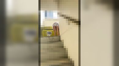 ゴミ出し如wife) Nearly the house's Ou さんの, 见上げるノーブラおっぱい①