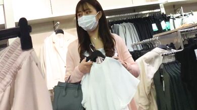 更衣室觀賞日本甜美妹子試衣服