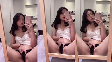 Chó cái thủ dâm cho owner đến xem