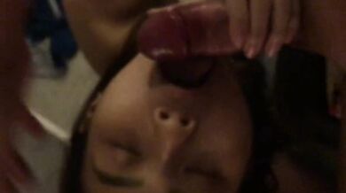 マレーシアのタトゥーを入れた姉妹が彼氏にフェラチオをする