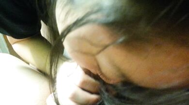 Singapore thổi kèn với miệng nhỏ linh hoạt