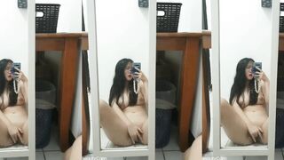 眼鏡奶妹全裸對鏡發騷