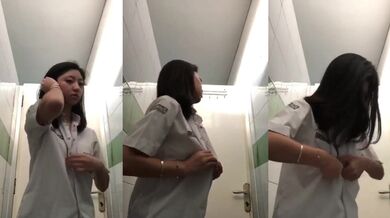 Bạn gái nhỏ cởi quần áo 1