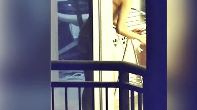 隣人女性の日常生活