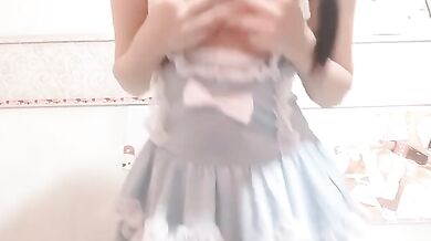 大奶洋裝少女揉奶揉逼