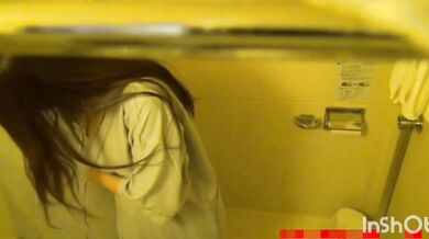 セクシーで美しい女子大生 (覗かれたシャワ－ル－ム)