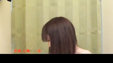 【Changing Room】Women who try swimming in the water