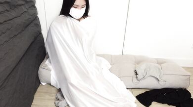 韓国の美人キャスター、ユリのプライベートセルフィーが流出