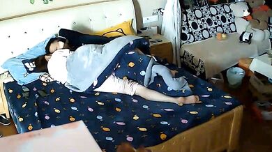 韓国の若いカップルが自宅で密かにセックスを録画