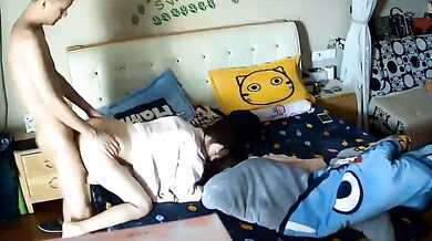 韓国の若いカップルが自宅で密かにセックスを録画