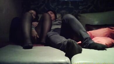 Trai đẹp Hàn Quốc và em gái mặc tất đen chụp ảnh selfie khi ân ái trong phòng riêng