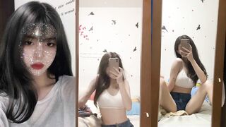 貧乳紋身妹子性感對鏡