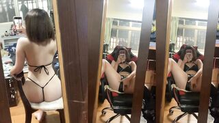 性感短發妹對鏡自慰噴水