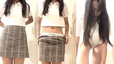 Nữ sinh lột đồ, khoe dáng khi selfie