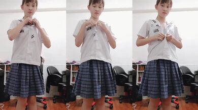 Cute Taiwanese girl takes a naked selfie