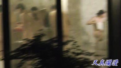 Pan496-pa05-bathvoyeur