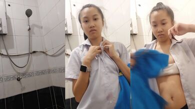 Malaysian little bitch masturbates in the toilet
