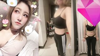 貧乳金發騷妹自拍