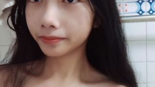 氣質貧乳妹子自慰