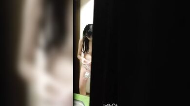 sup369-su17-bathvoyeur